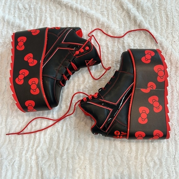 Y. R. U. QOZMO HELLO KITTY BOW BLACK/RED Hello Kitty Platform Sneaker Shoe 8 - Picture 2 of 9